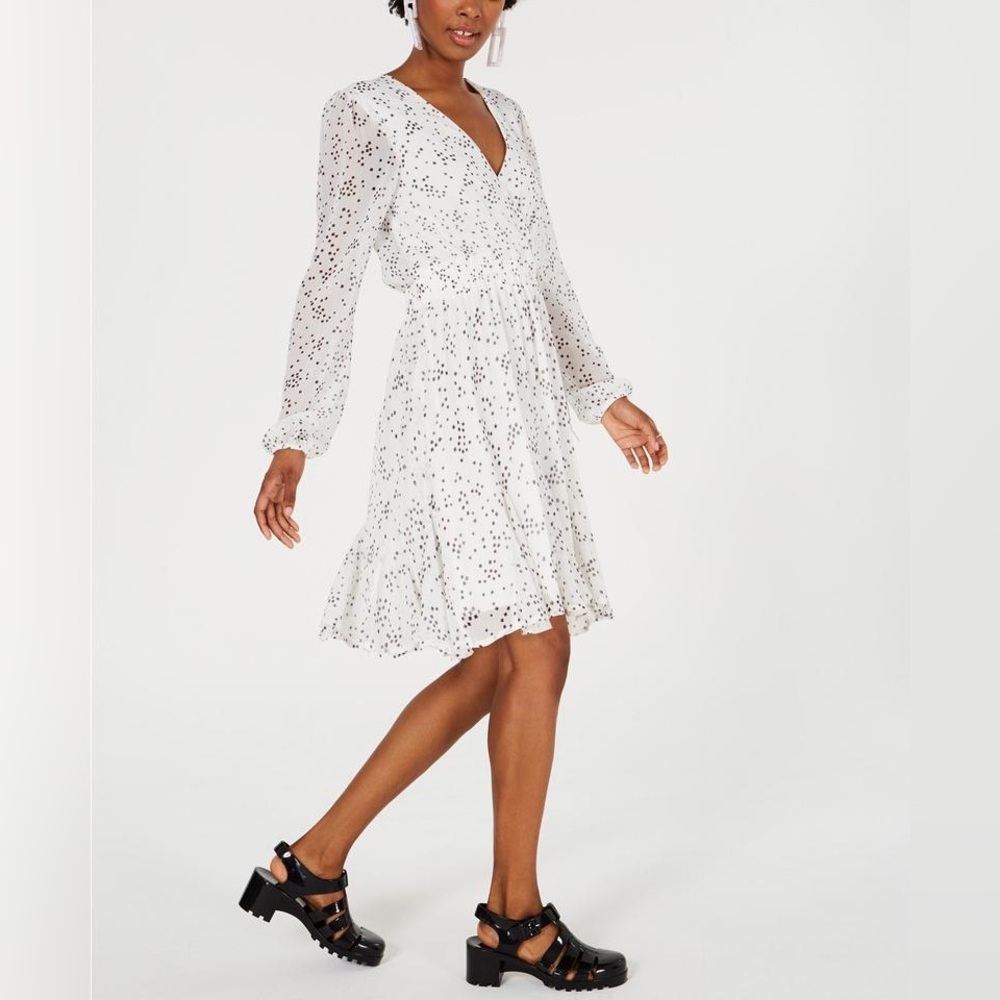 Trixxi White/Black Juniors' Printed Wrap White/Black Size M Cocktail Dress